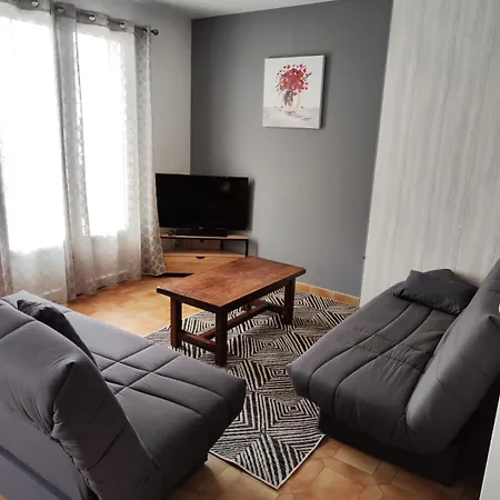 Barthelemy Le Plain - Village بيت للعطل